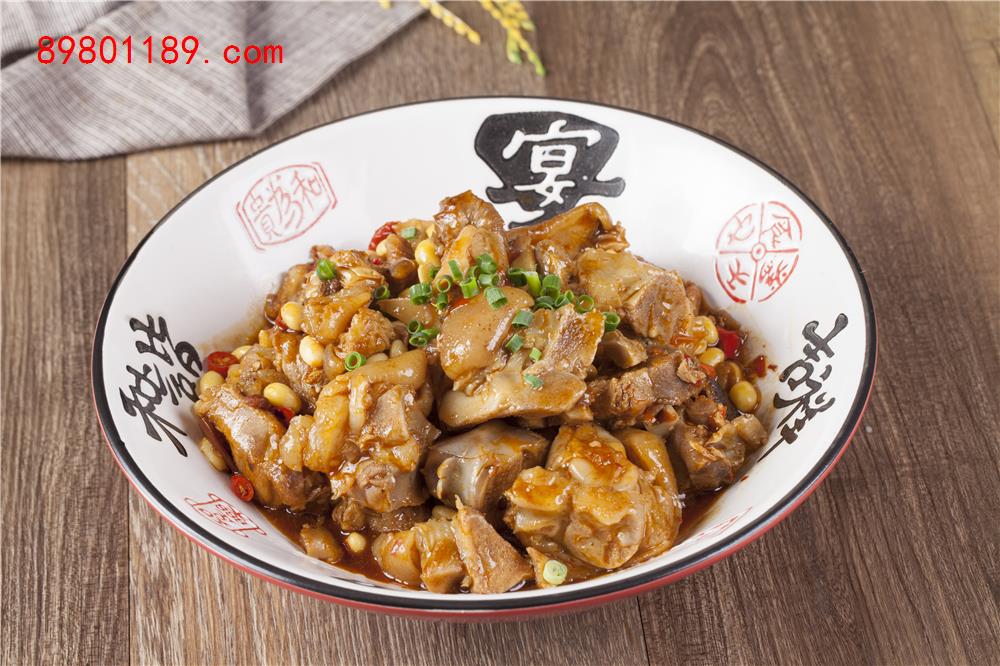 黄豆红焖猪脚